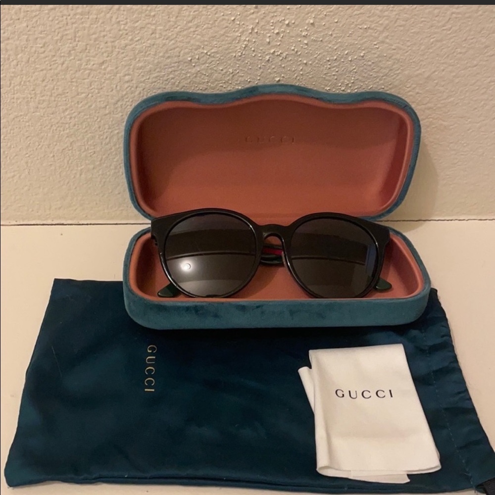 Black Gucci sunglasses with Gucci cleansing cloth & velvet Gucci case